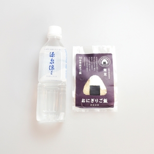 おにぎりご飯と新発田の水Bセット