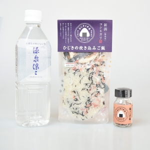 新潟県産コシヒカリ ひじきの炊き込みご飯と調理塩セット(新潟県新発田市の水付)
