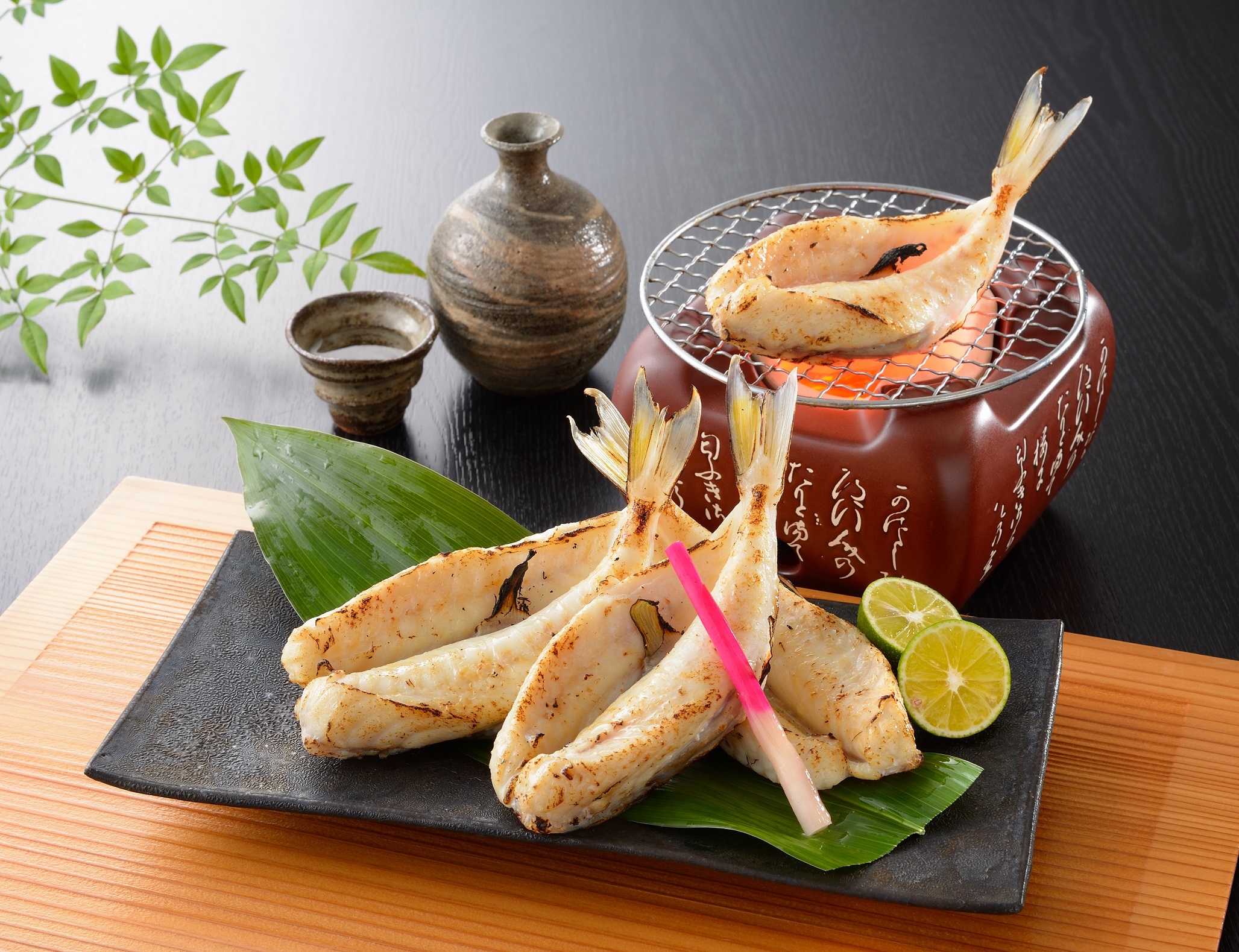送料込【逢絢亭・新品】茶道具 茶碗 美濃焼 黒織部 白土窯 共箱入り 送料込【逢絢亭・新品】茶道具 茶碗 美濃焼 黒織部 白土窯 共箱入り