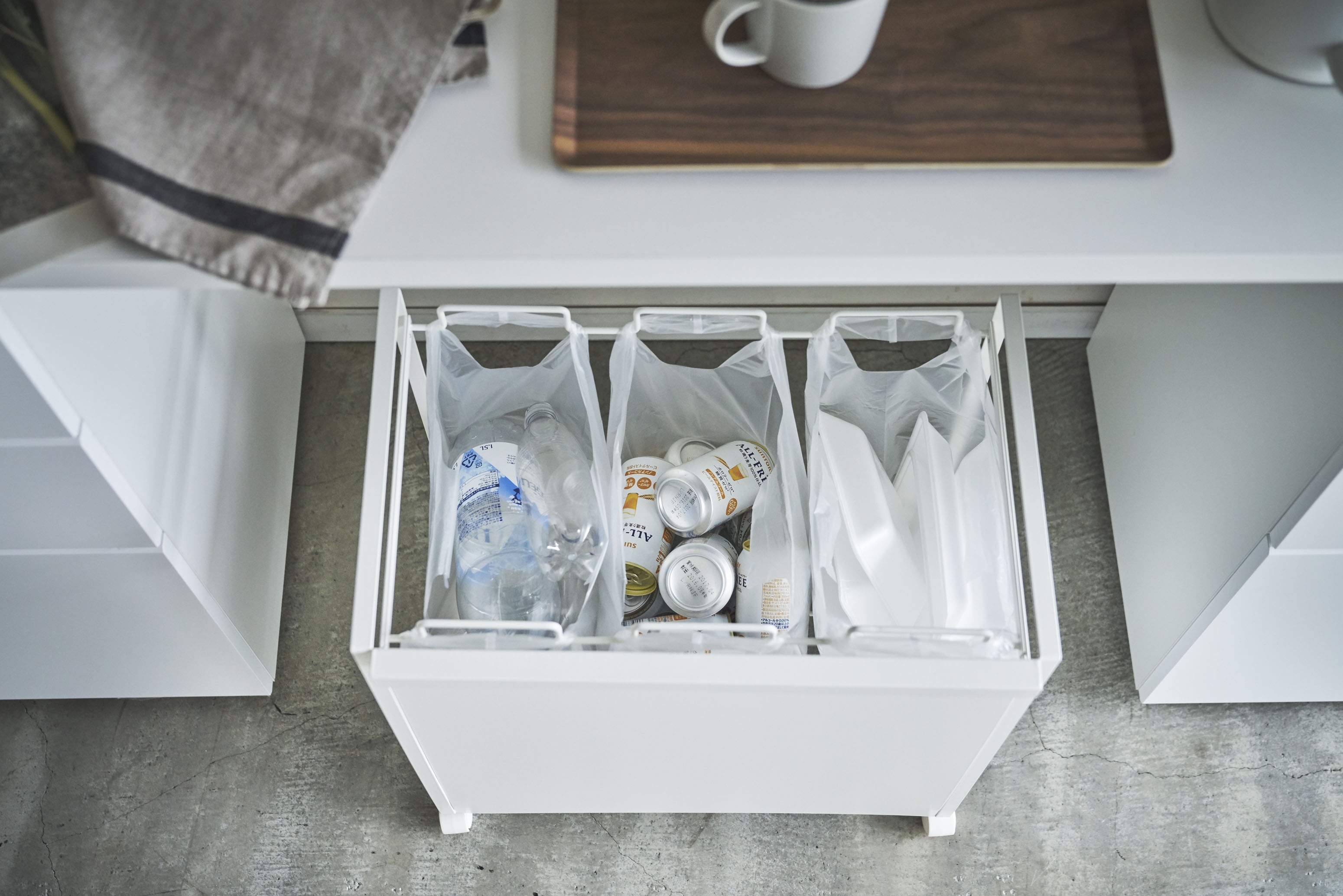 目隠し分別ダストワゴン タワー 3分別 ホワイト | Giftpad egift