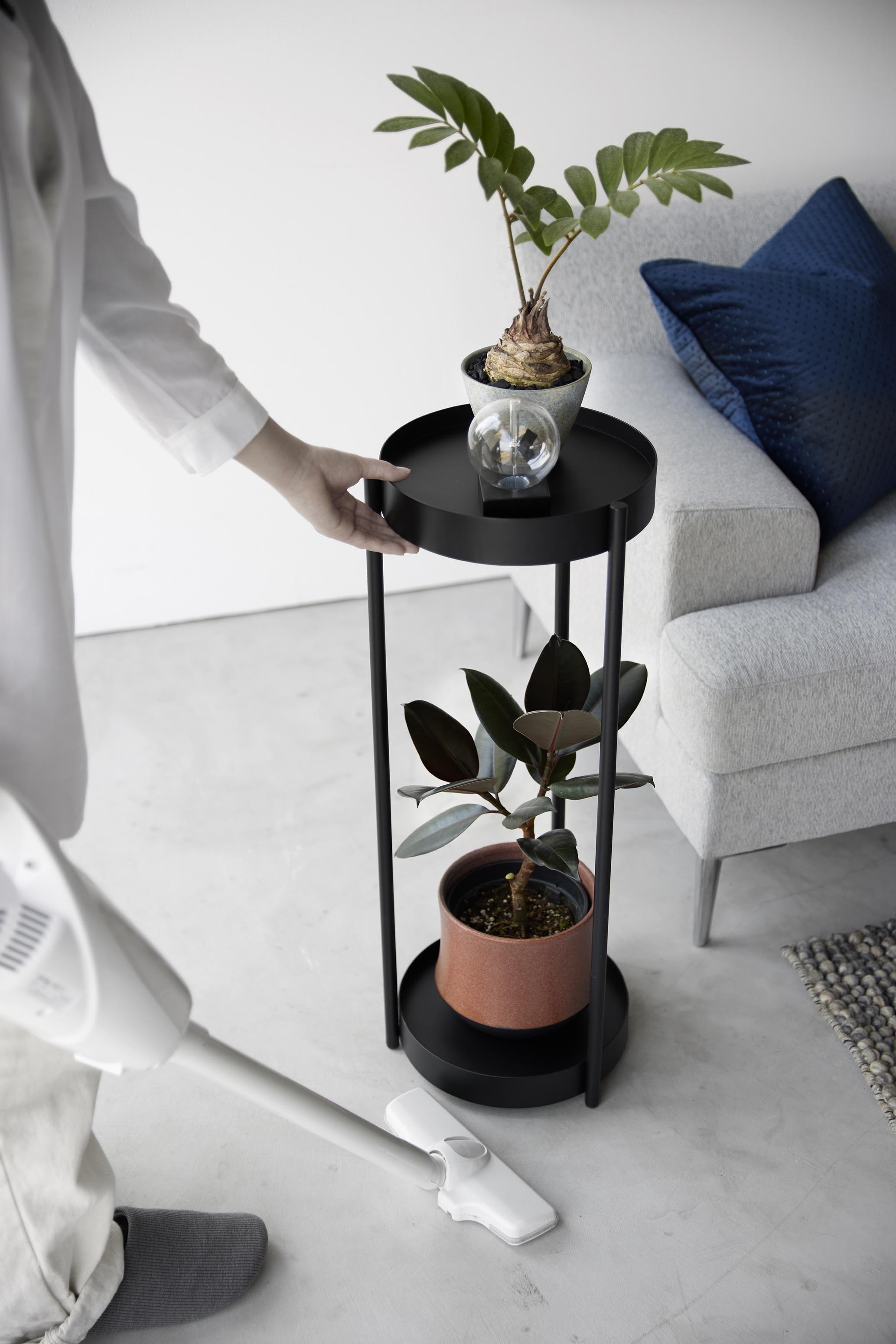 キャスター付きプランタースタンド タワー 2段 ブラック | Giftpad egift