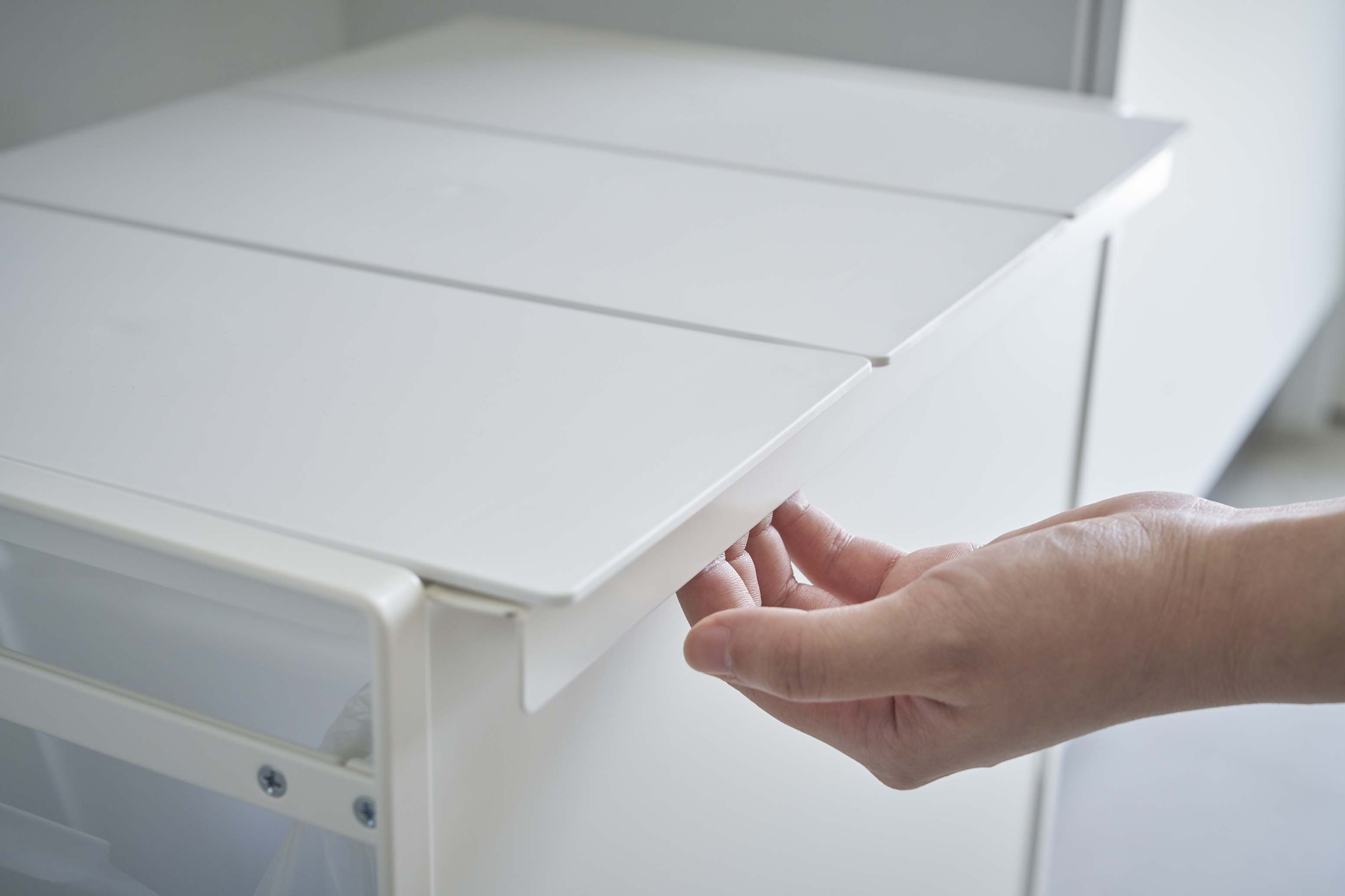 蓋付き目隠し分別ダストワゴン タワー 3分別 ホワイト | Giftpad