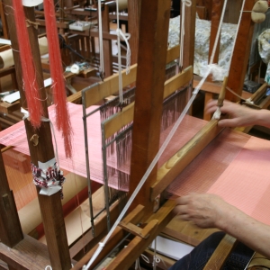 織物参考館・紫（ゆかり）　半高機手織り織機使用・手織り体験　1or2名様