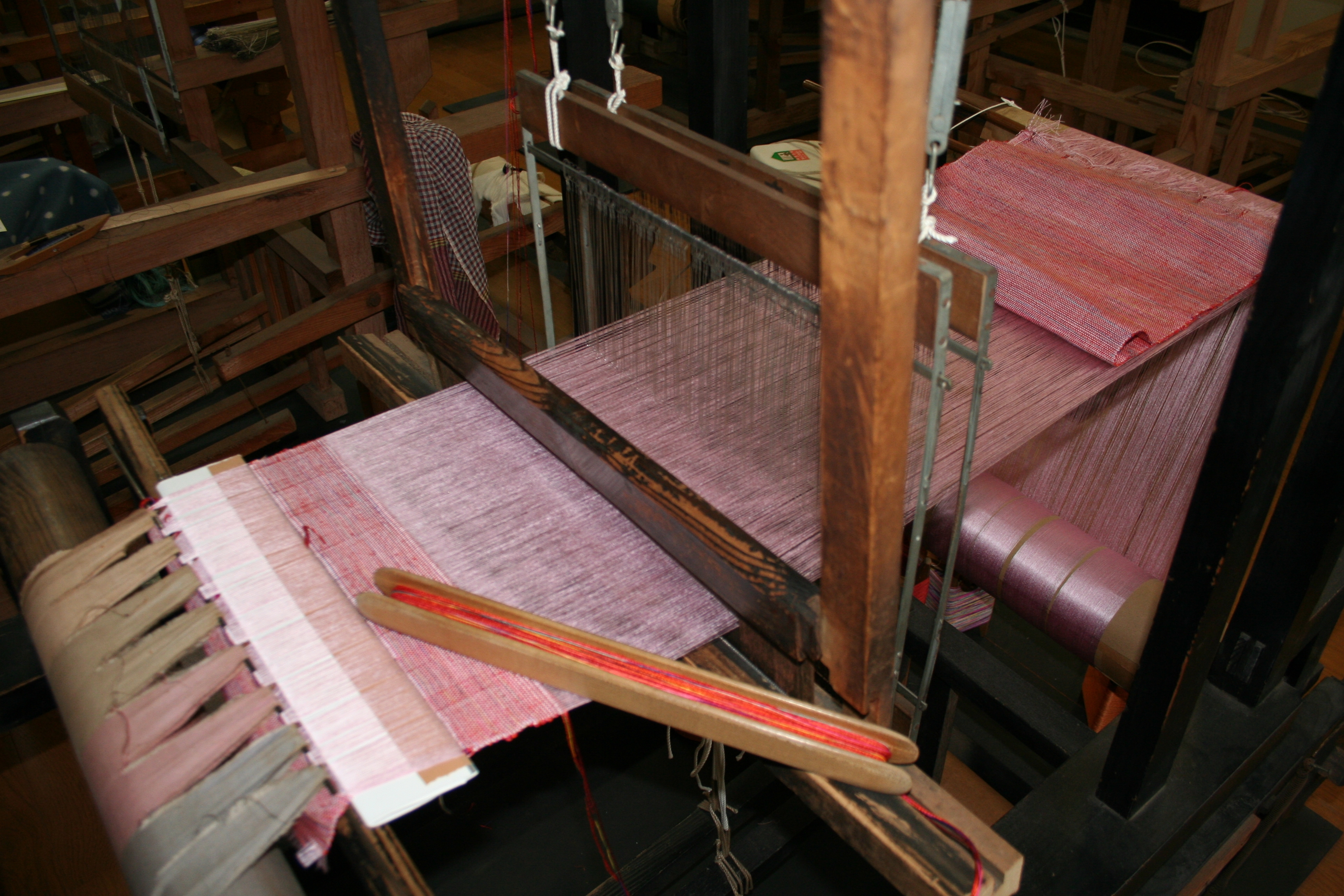 織物参考館・紫（ゆかり） 半高機手織り織機使用・手織り体験 1or2名様