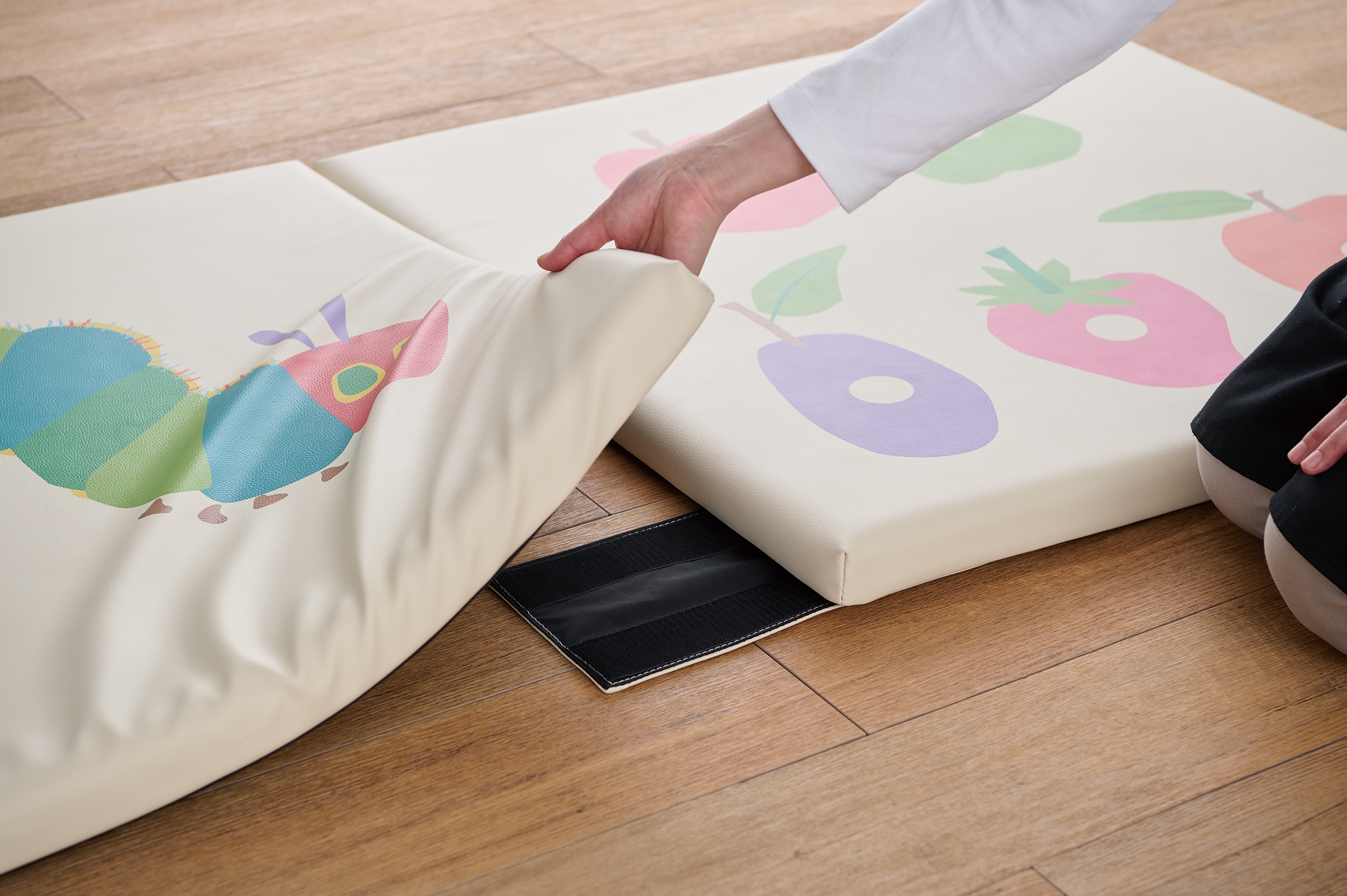 Hagu［はぐ］】はらぺこあおむしフロアマット | Giftpad egift