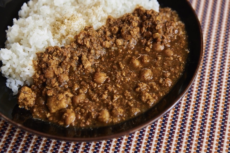 ぶどう山椒をかけて食べるほうれん草キーマカレー2食セット | Gift Pad