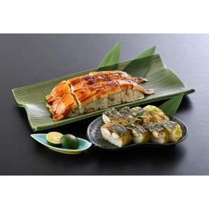 冷凍浜焼鯖の押し寿司(1個)、冷凍穴子の棒寿司(2個)