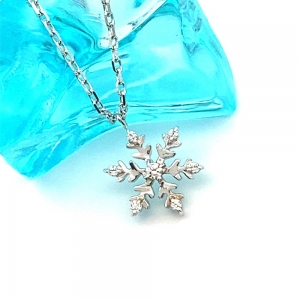 雪の結晶ペンダントネックレス