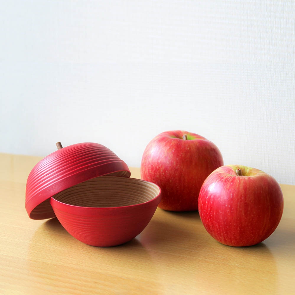 【フランス製】木製リンゴ型の小物入れ フランス製】木製リンゴ型の小物入れ