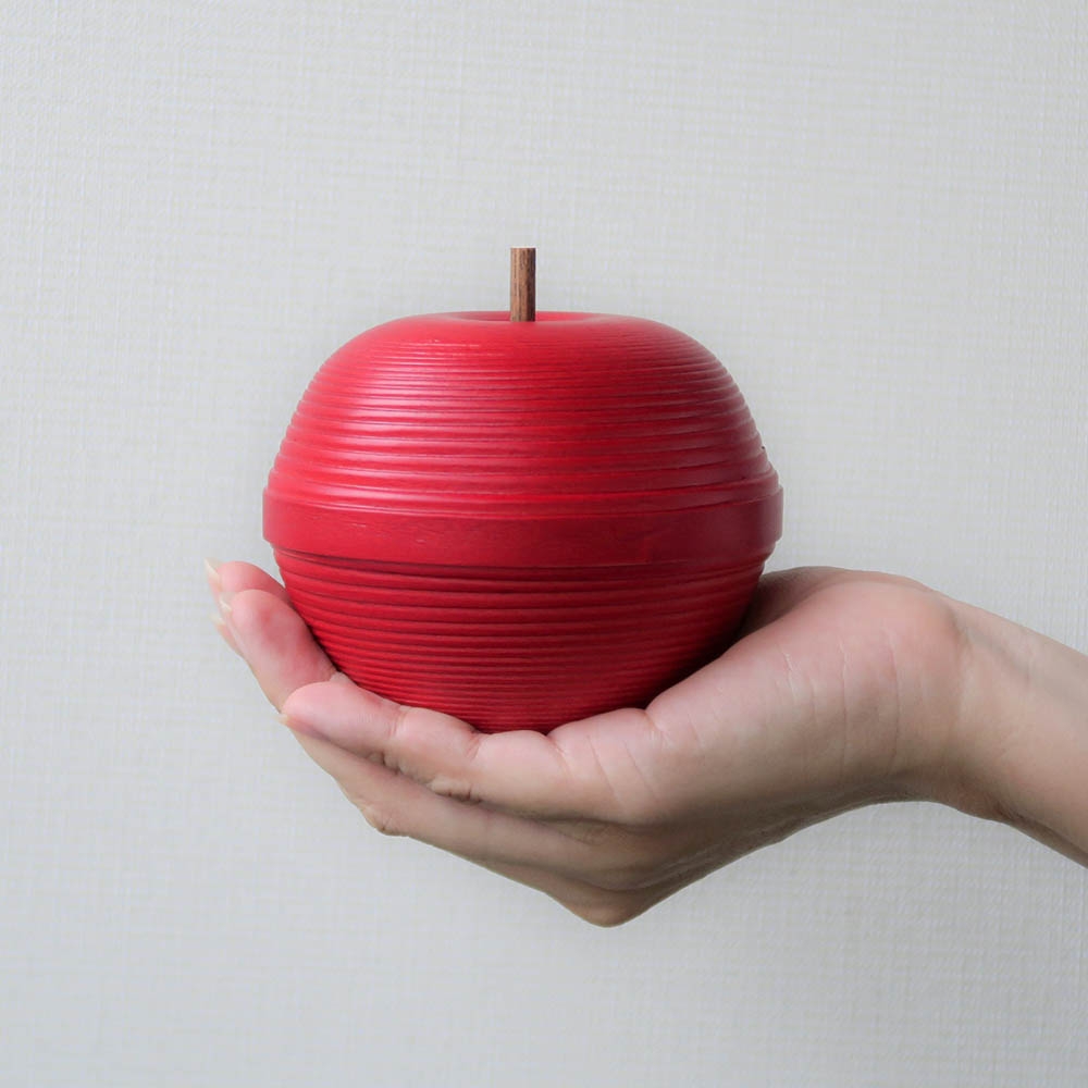 【フランス製】木製リンゴ型の小物入れ フランス製】木製リンゴ型の小物入れ