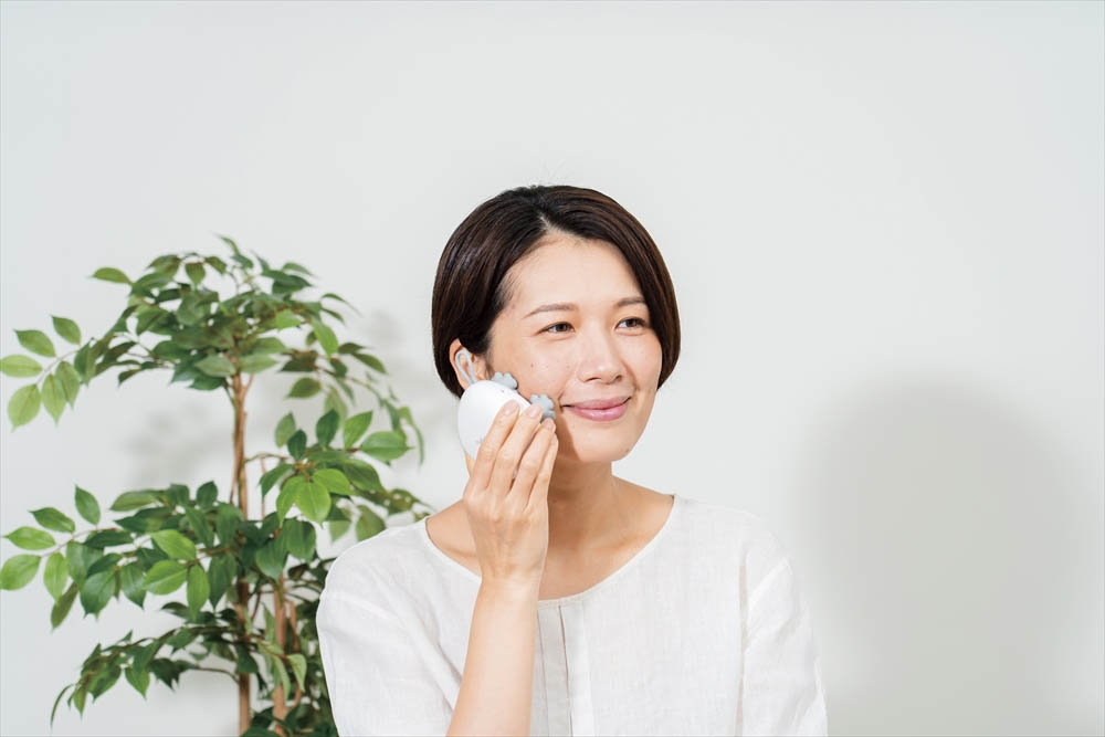 BESさん専用！ ラッパー・BESのロゴパーカが限定発売